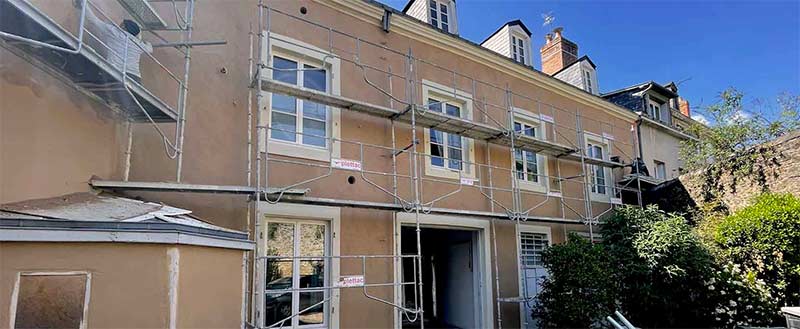 Nettoyage et peinture façade - Couverture Hubert 91 dans l’Essonne 91 : Nettoyage et peinture façade : traitement anti-mousse, imperméabilisation, ravalement peinture façade, boiserie, ferronnerie. Couverture Hubert 91 : artisan Peintre dans l’Essonne 91