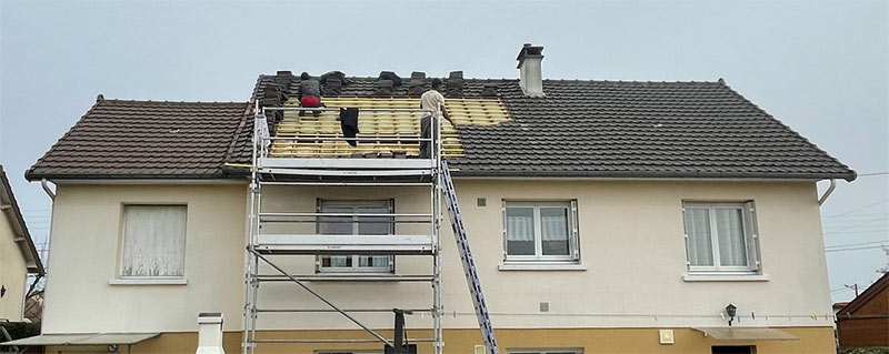 Travaux de couverture - Couverture Hubert 91 : artisan couvreur zingueur dans l’Essonne 91. Travaux de couverture et faîtage en neuf et en rénovation - Dépannage urgent de votre toiture ! Zinguerie. Pose de Vélux dans l’Essonne 91